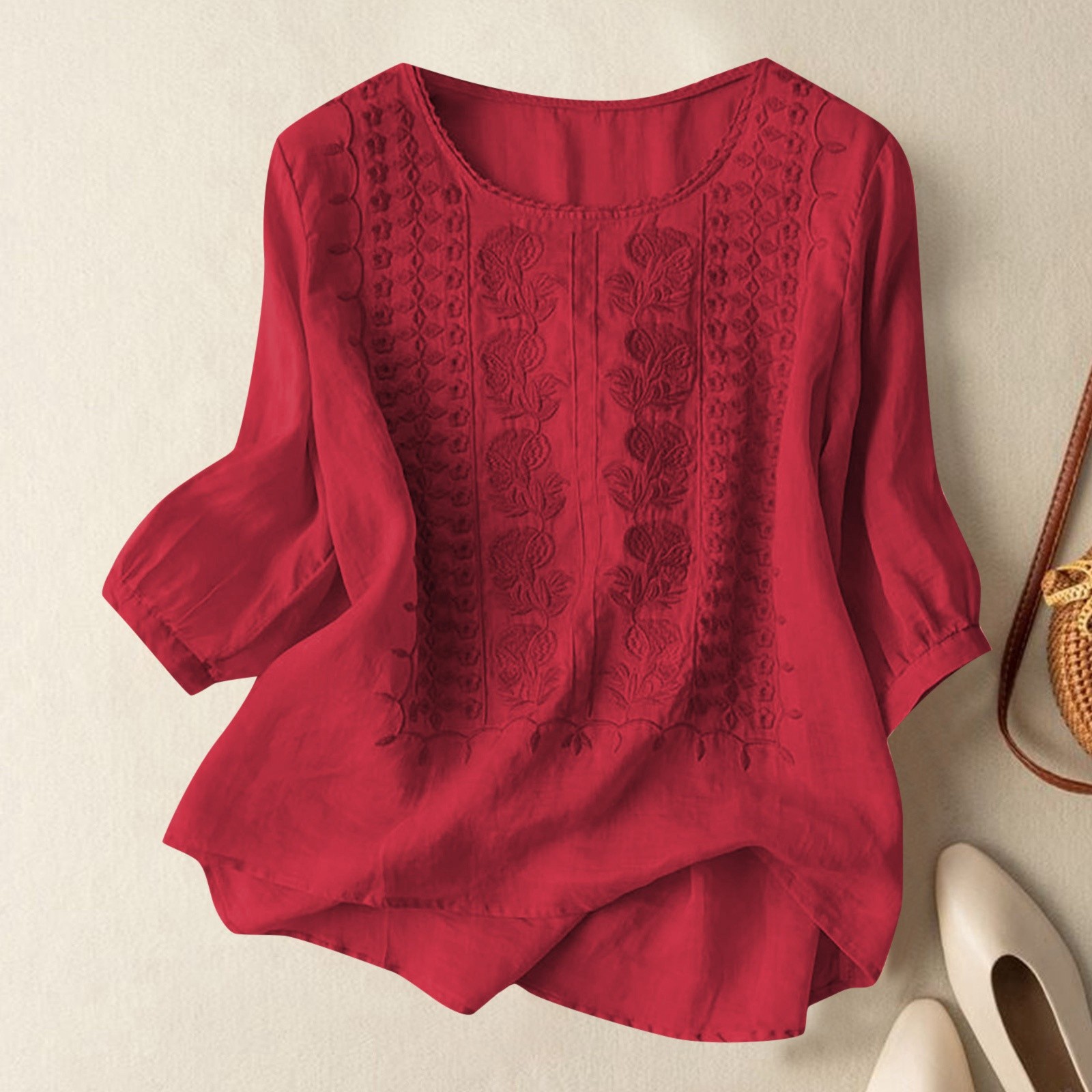 thumbnail image 2 of Camiseta con bordado floral en el cuello para mujer: prenda informal de verano con diseño en color liso, mezcla de lino ligera, fácil de cuidar., 2 of 4
